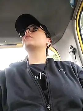 Snapshot of Vale_Saenzz chatting on 03/02/25, 03:37 Vale Saenzz online show from 03/02/25, 03:37