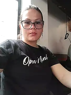 Snapshot of Vale_Saenzz chatting on 03/03/25, 01:21 Vale Saenzz online show from 03/03/25, 01:21