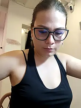 Snapshot of Vale_Saenzz chatting on 03/11/25, 08:42 Vale Saenzz online show from 03/11/25, 08:42