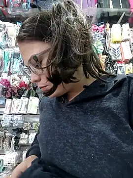 Snapshot of Vale_Saenzz chatting on 09/16/25, 07:26 Vale Saenzz online show from 09/16/25, 07:26