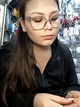 Snapshot of Vale_Saenzz chatting on 10/01/25, 12:49 Vale Saenzz online show from 10/01/25, 12:49