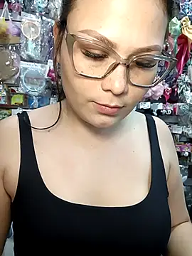 Snapshot of Vale_Saenzz chatting on 10/09/25, 06:28 Vale Saenzz online show from 10/09/25, 06:28