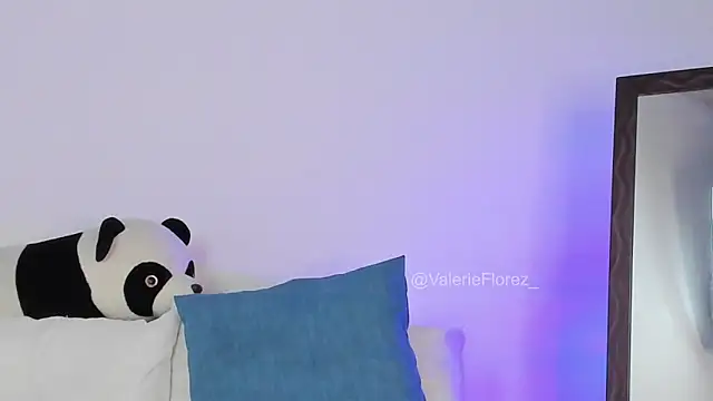 ValerieFlorez  online show from 03/07/25, 08:23