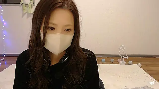 Snapshot of hinano_JP chatting on 10/27/25, 12:04 hinano JP online show from 10/27/25, 12:04