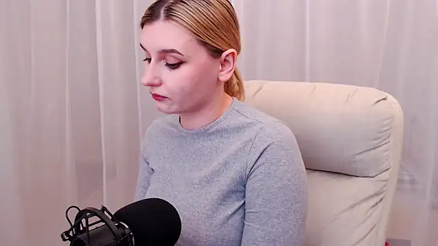 Snapshot of Freya_Celestial chatting on 02/24/25, 01:53 Freya Celestial online show from 02/24/25, 01:53