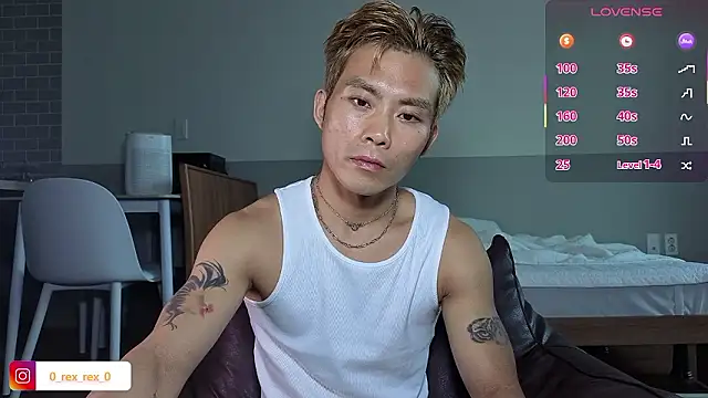 Snapshot of Doh728 chatting on 09/27/25, 01:32 Doh728 online show from 09/27/25, 01:32