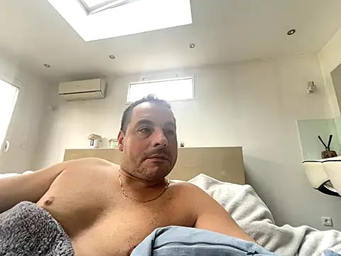 justeqqun online show from 11/11/25, 10:04