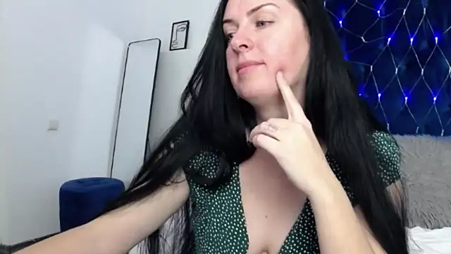 Snapshot of JacquelineElle chatting on 02/10/25, 06:24 JacquelineElle online show from 02/10/25, 06:24