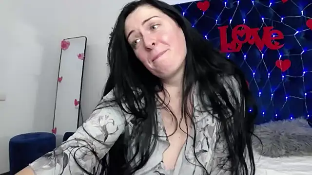 Snapshot of JacquelineElle chatting on 02/15/25, 09:37 JacquelineElle online show from 02/15/25, 09:37