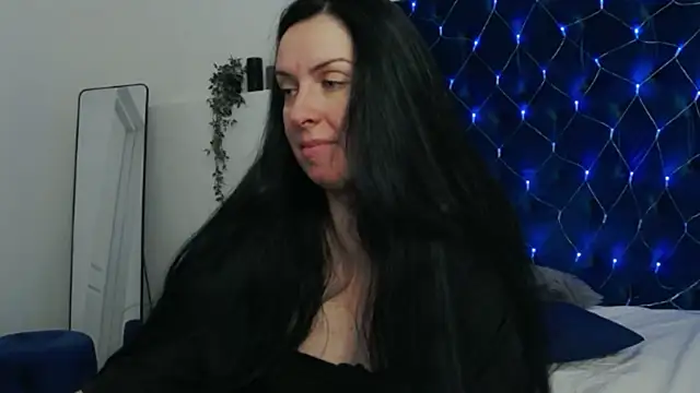 Snapshot of JacquelineElle chatting on 03/03/25, 12:37 JacquelineElle online show from 03/03/25, 12:37