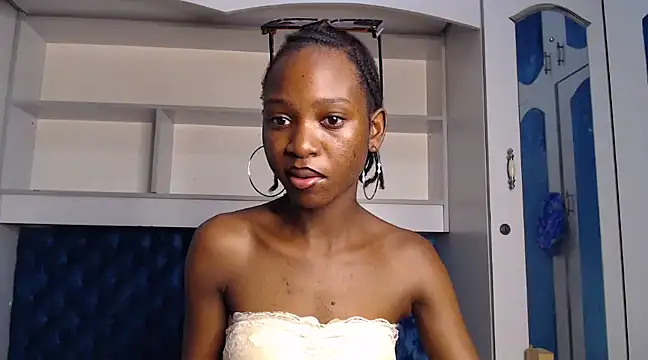 YoungDiva69 online show from 03/05/25, 06:23