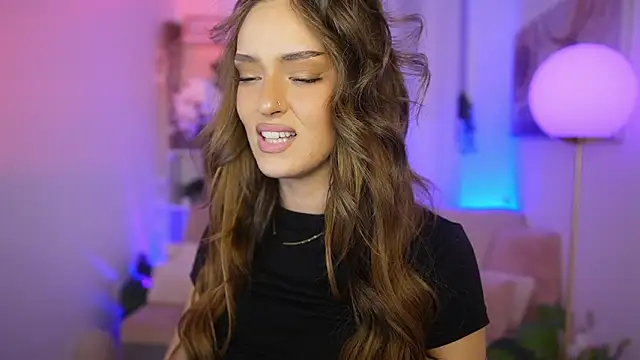 Clara Nia online show from 12/19/25, 07:43