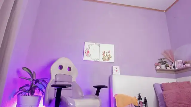 Rossi Mariana online show from 10/13/25, 12:27