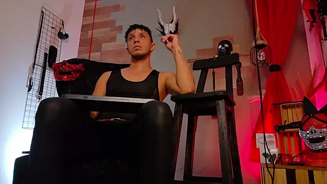 AngeloColleen online show from 11/08/25, 05:01