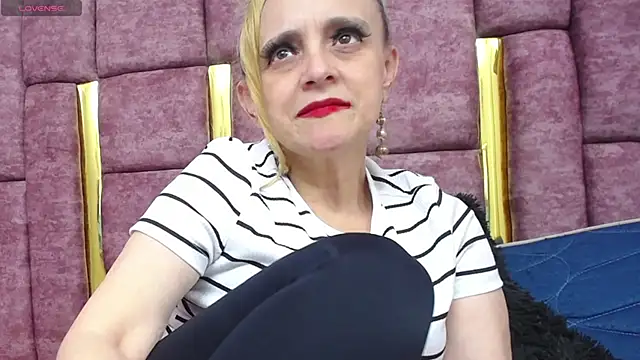 VICTORIAHANK  online show from 03/17/26, 07:28