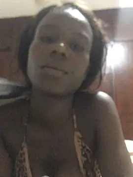 Snapshot of cutee2000 chatting on 02/21/25, 01:55 cutee2000 online show from 02/21/25, 01:55