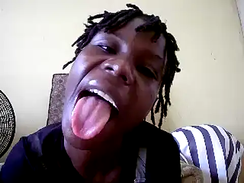 Snapshot of cutee2000 chatting on 02/28/25, 01:58 cutee2000 online show from 02/28/25, 01:58