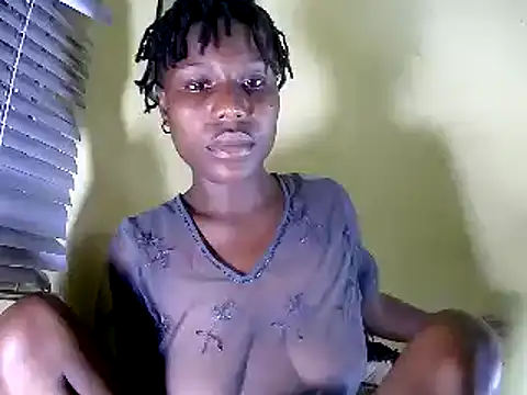 Snapshot of cutee2000 chatting on 03/07/25, 10:21 cutee2000 online show from 03/07/25, 10:21
