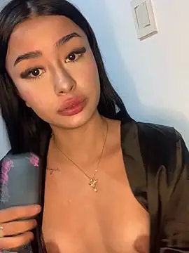 Snapshot of Miss_karol chatting on 10/12/25, 02:32 Miss karol online show from 10/12/25, 02:32