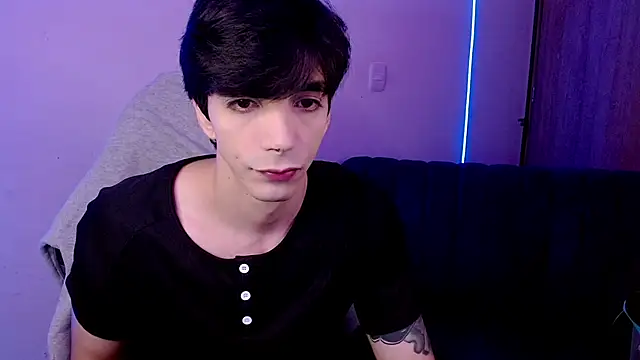 Snapshot of H3ll_B0I chatting on 05/21/26, 05:03 H3ll B0I online show from 05/21/26, 05:03