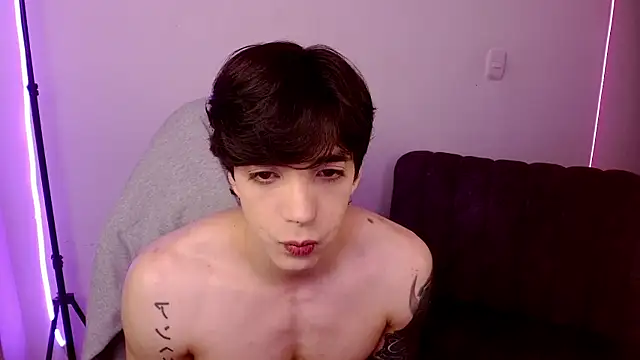 Snapshot of H3ll_B0I chatting on 06/04/26, 05:13 H3ll B0I online show from 06/04/26, 05:13