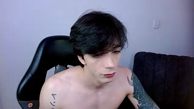Snapshot of H3ll_B0I chatting on 06/13/26, 04:10 H3ll B0I online show from 06/13/26, 04:10