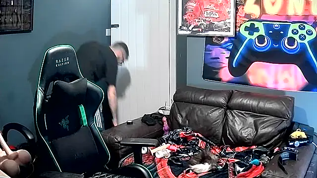 HuffedAdvocate online show from 11/18/25, 07:07