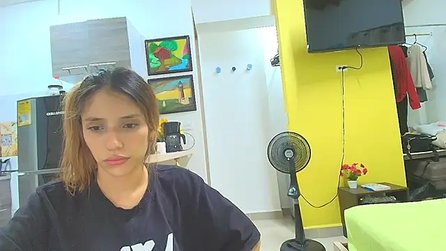 Snapshot of Alaiapink chatting on 05/14/26, 01:34 Alaiapink online show from 05/14/26, 01:34