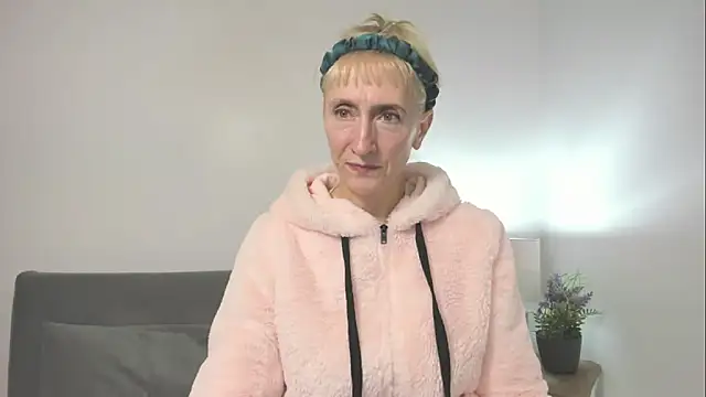 MargaretMilf69 online show from 10/16/25, 03:13