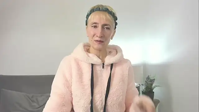 MargaretMilf69 online show from 10/27/25, 04:11