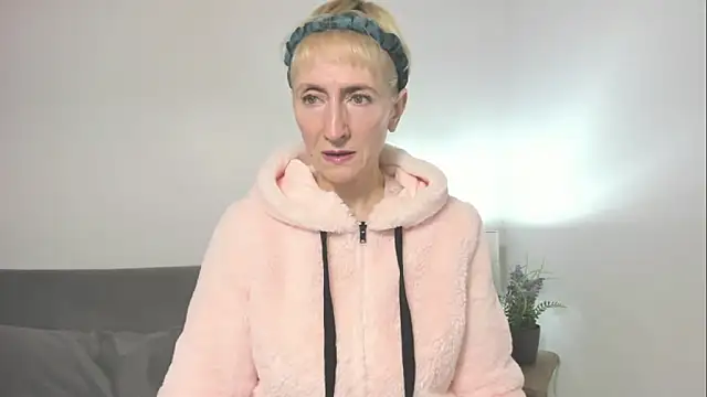 MargaretMilf69 online show from 10/28/25, 03:58