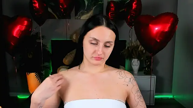 EmiliaBeynard online show from 02/17/25, 04:48