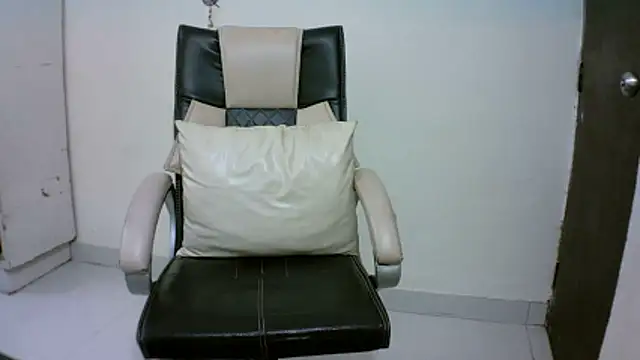 Snapshot of kajal__bhabhi_ chatting on 02/26/26, 04:17 kajal bhabhi online show from 02/26/26, 04:17