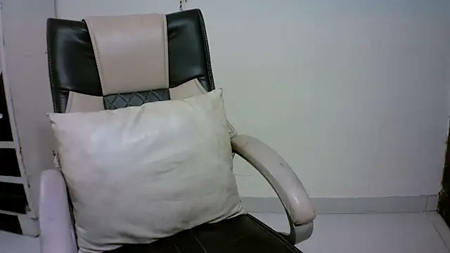 Snapshot of kajal__bhabhi_ chatting on 03/13/26, 02:18 kajal bhabhi online show from 03/13/26, 02:18