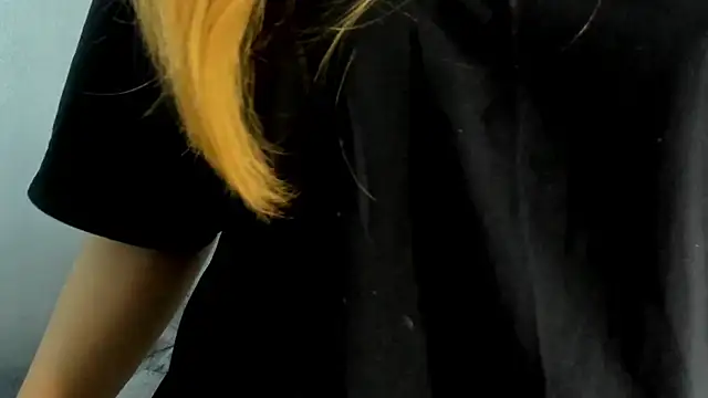 Shanntal  online show from 10/10/25, 07:57