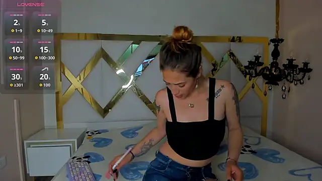 Snapshot of zoe_taylorr1 chatting on 09/16/25, 04:02 zoe taylorr1 online show from 09/16/25, 04:02