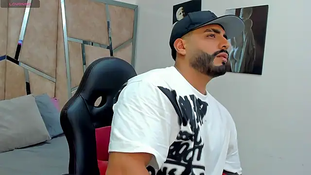 Snapshot of LeandroRusso chatting on 01/29/25, 07:32 LeandroRusso online show from 01/29/25, 07:32