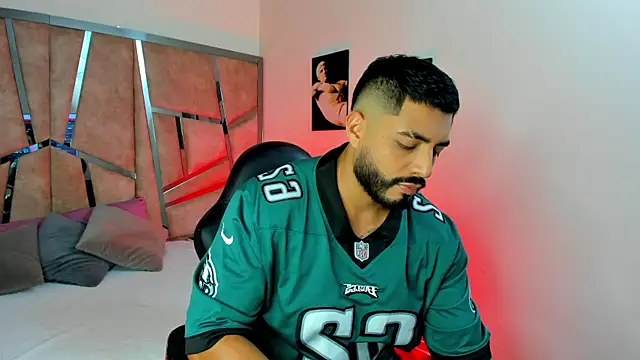 Snapshot of LeandroRusso chatting on 02/05/25, 08:25 LeandroRusso online show from 02/05/25, 08:25