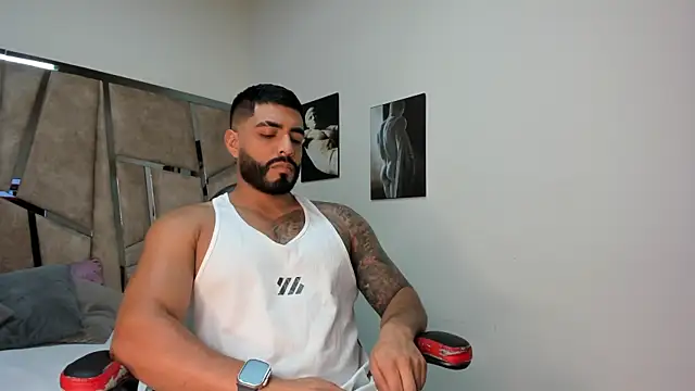 Snapshot of LeandroRusso chatting on 02/06/25, 07:51 LeandroRusso online show from 02/06/25, 07:51