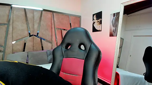 Snapshot of LeandroRusso chatting on 02/11/25, 08:31 LeandroRusso online show from 02/11/25, 08:31