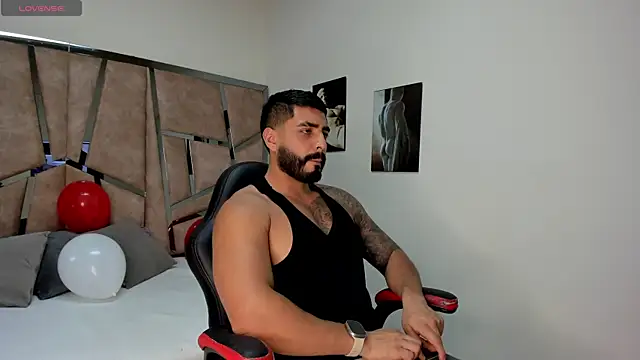 Snapshot of LeandroRusso chatting on 02/15/25, 08:01 LeandroRusso online show from 02/15/25, 08:01