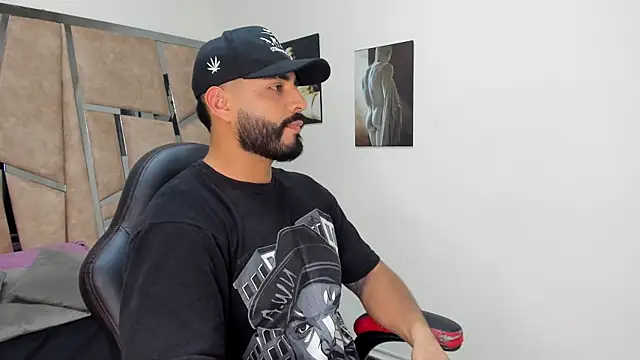 Snapshot of LeandroRusso chatting on 02/26/25, 08:44 LeandroRusso online show from 02/26/25, 08:44