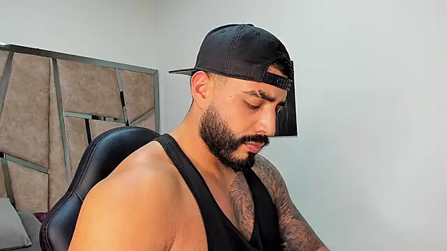 Snapshot of LeandroRusso chatting on 03/02/25, 09:01 LeandroRusso online show from 03/02/25, 09:01