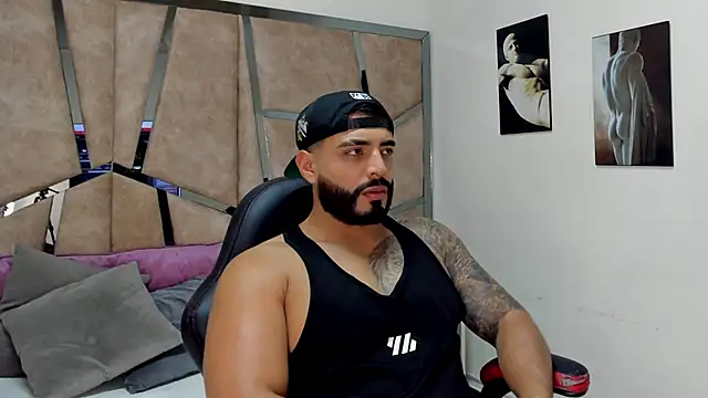 Snapshot of LeandroRusso chatting on 03/07/25, 07:49 LeandroRusso online show from 03/07/25, 07:49