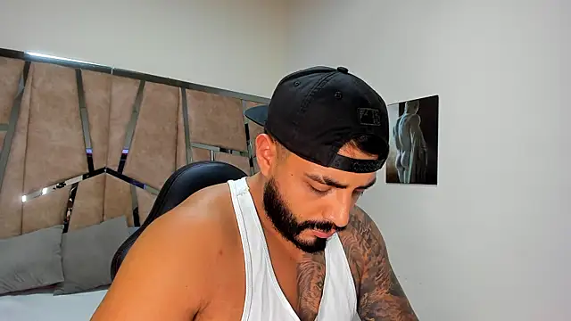 Snapshot of LeandroRusso chatting on 03/09/25, 11:14 LeandroRusso online show from 03/09/25, 11:14