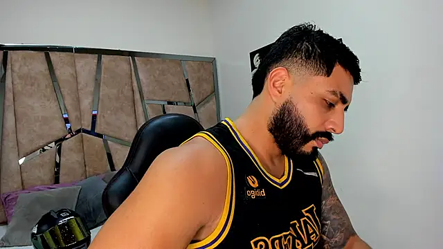 Snapshot of LeandroRusso chatting on 03/11/25, 09:15 LeandroRusso online show from 03/11/25, 09:15