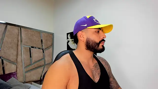 Snapshot of LeandroRusso chatting on 03/15/25, 08:10 LeandroRusso online show from 03/15/25, 08:10