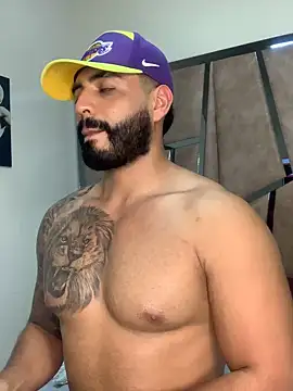 Snapshot of LeandroRusso chatting on 03/16/25, 02:21 LeandroRusso online show from 03/16/25, 02:21