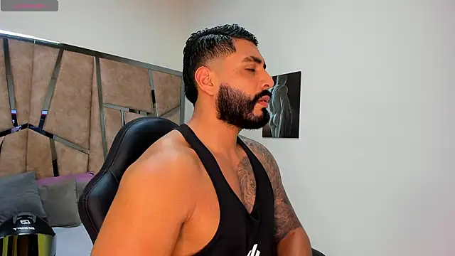 Snapshot of LeandroRusso chatting on 03/18/25, 08:48 LeandroRusso online show from 03/18/25, 08:48