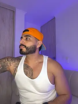 Snapshot of LeandroRusso chatting on 10/01/25, 03:12 LeandroRusso online show from 10/01/25, 03:12